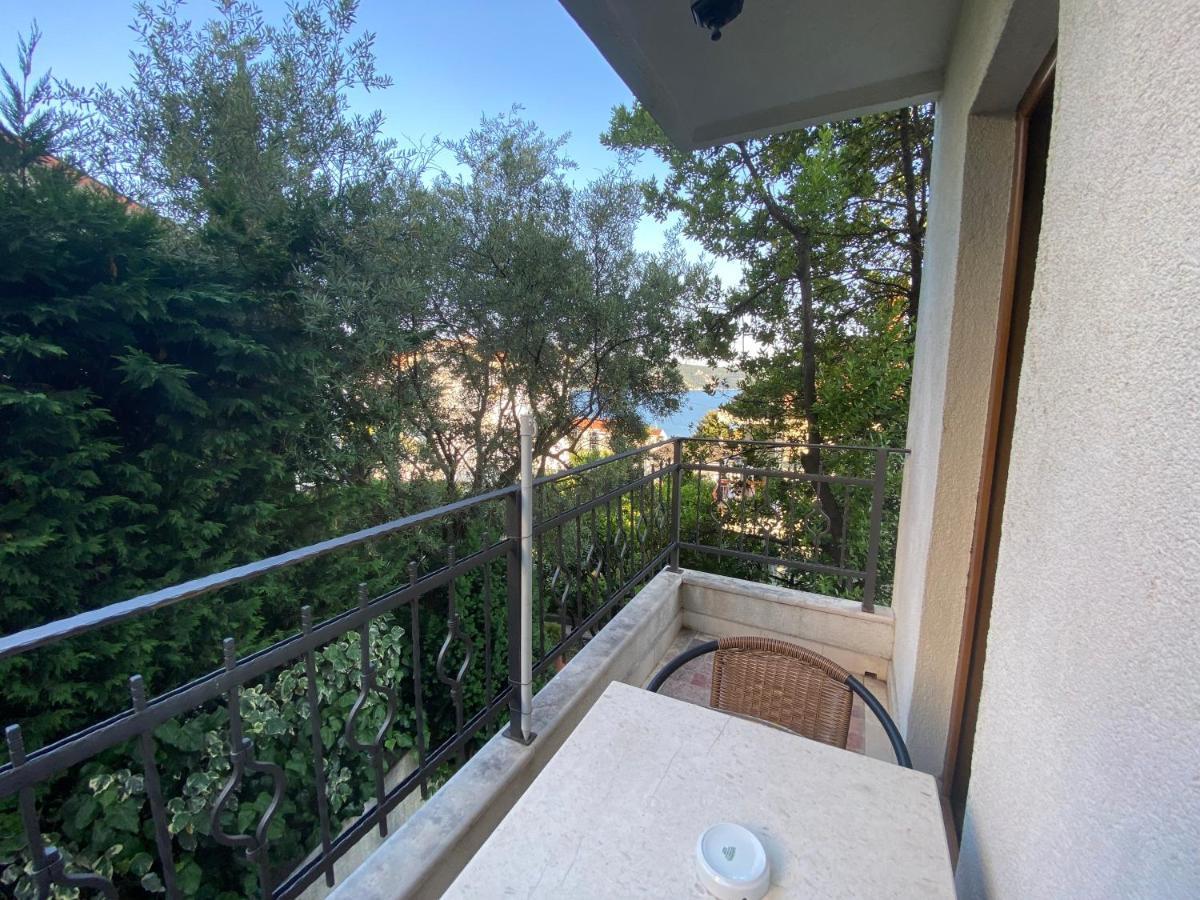 Apartments Savina Smjestaj Herceg Novi Exterior photo